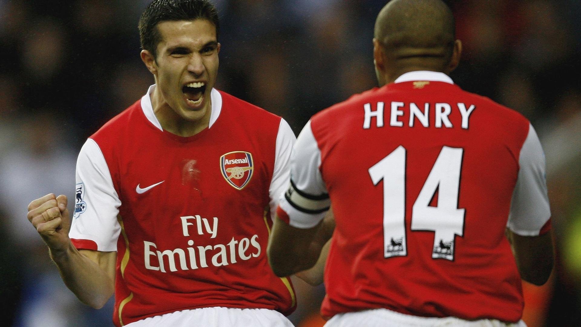 上海海港球员参加国家队比赛,加盟上海海港球员