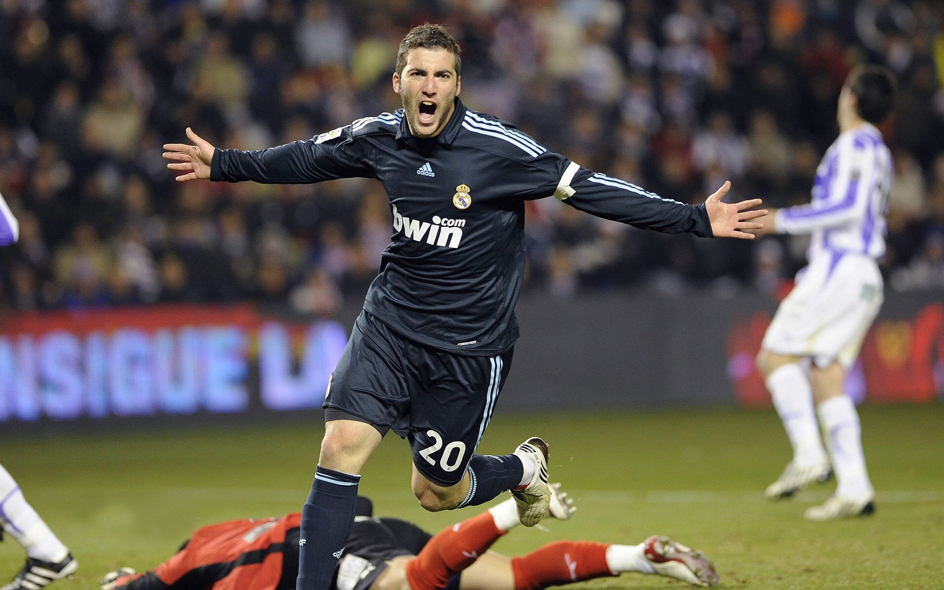 射手带领葡萄牙体育冲击联赛冠军,葡萄牙射门